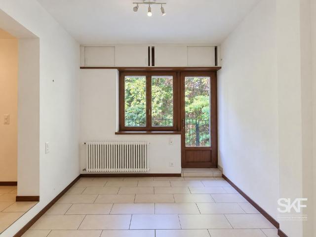 BREGANZONA AFFITTASI APPARTAMENTO 2.5 LOCALI CON BALCONE SUL VERDE