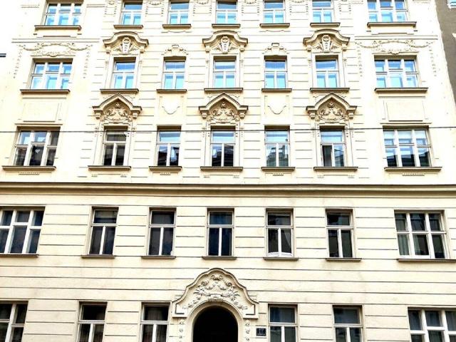 Breitenfelder Gasse! Generalsanierter 4 Zimmer Erstbezug im Stilaltbau im 1. Liftstock!