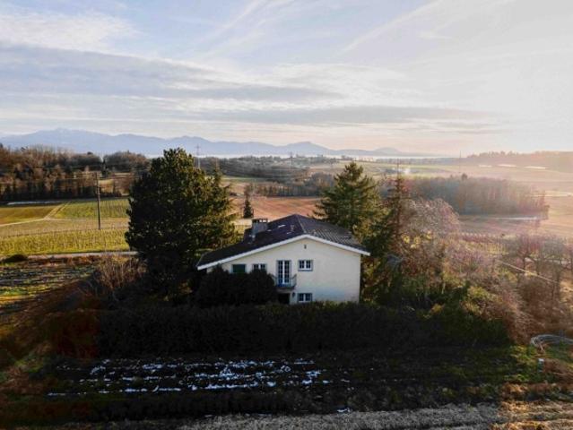 BREMBLENS – Einfamilienhaus mit Blick auf den See und die Berge
