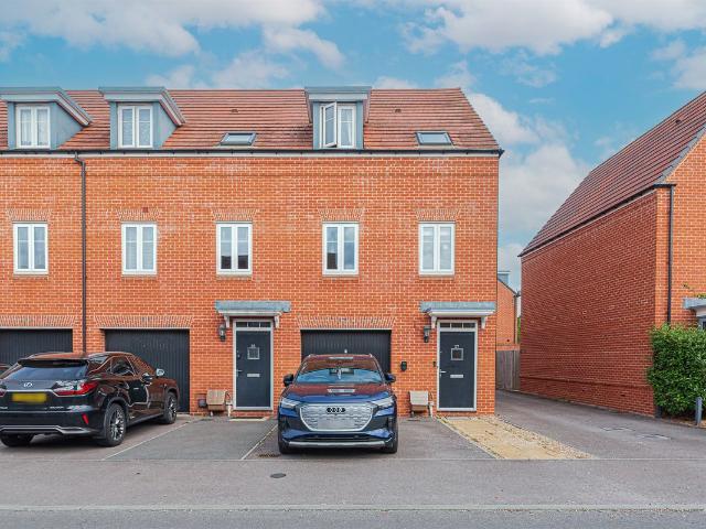Bremner Way, Wokingham RG40, 3 bed town house to rent, £2,400 pcm | PrimeLocation