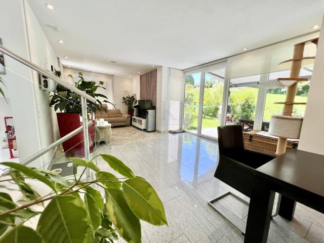 BREMTHAL: TOLLES REH MIT GARAGE, VIEL PLATZ und GARTEN