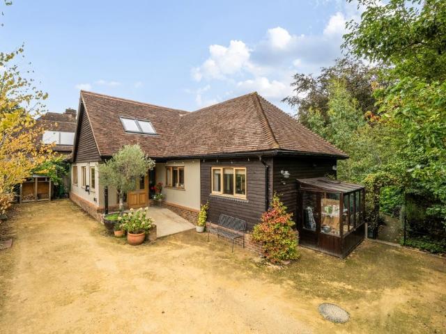 Brenchley Road Brenchley TN12 5 bed detached house to rent £3,250 pcm £750 pw