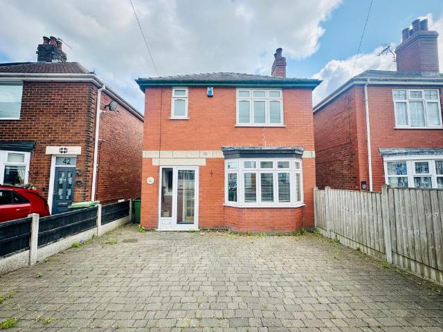 Brenden Avenue, ALFRETON, DE55 3 bed property to rent £1,095 pcm £253 pw