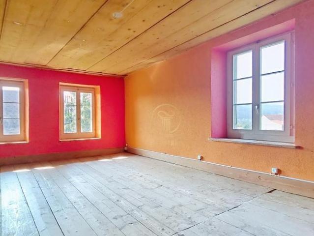 BRENLES, renovierungsbedürftiges 5.5 Zimmer Bauernhaus von 1851 mit potenziellem landwirtschaftlichen Grundstück von 6000m2