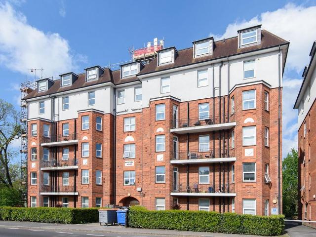 Brent View House, Temple Fortune. 2 bed flat to rent £2,400 pcm £554 pw