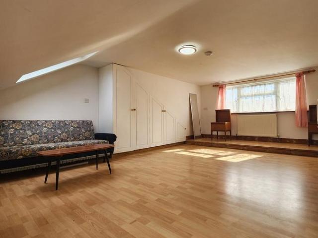 Brent View Road, London, NW9 1 bed semi detached house to rent £900 pcm £208 pw