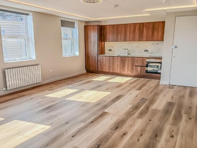 Brent Street, Hendon, NW4 1 bed flat to rent £1,700 pcm £392 pw