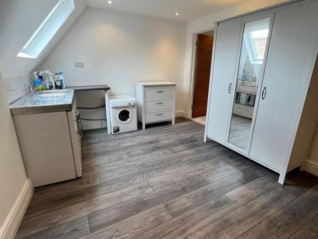 Brent Street, Hendon NW4, Studio to rent, £1,250 pcm | PrimeLocation