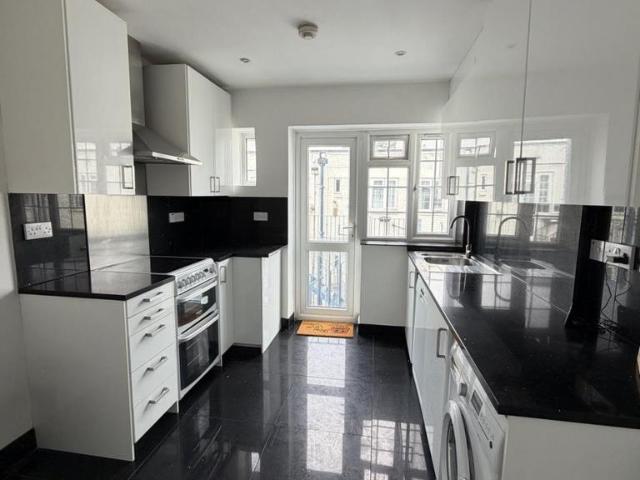 Brent Street, Hendon 2 bed flat to rent £2,000 pcm £462 pw