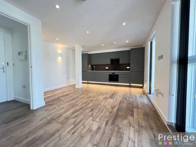 Brent Street, London NW4, 1 bed flat to rent, £1,700 pcm | PrimeLocation