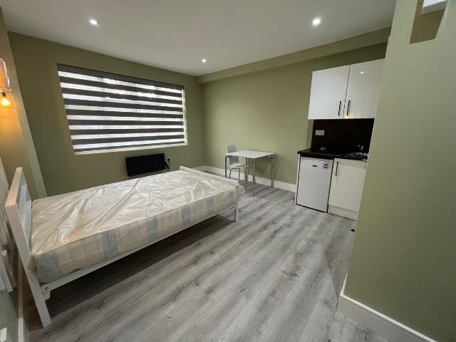 Brentmead Place, North Circular Road, Brent Cross, London NW11, Studio to rent, £950 pcm | PrimeLocation