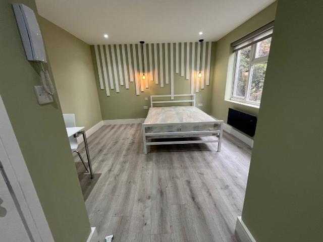 Brentmead Place, North Circular Road, Brent Cross, London NW11, Studio to rent, £950 pcm | PrimeLocation