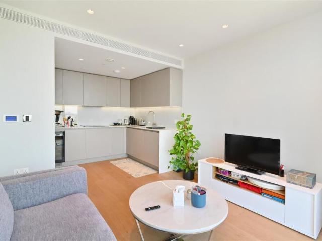 Brentford, London TW8, 2 bed flat to rent, £2,100 pcm | PrimeLocation