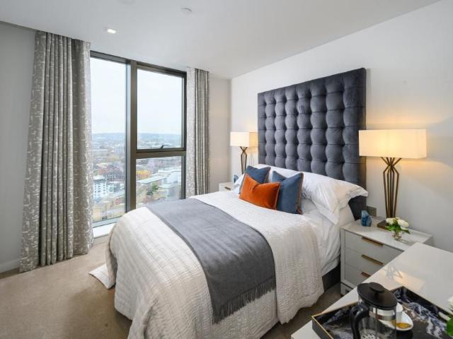 Brentford, London TW8, Studio to rent, £1,450 pcm | PrimeLocation