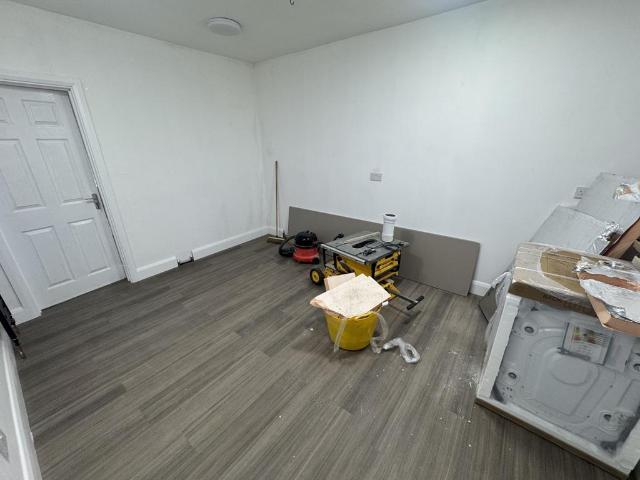 Brentvale Avenue, UB1 3 bed flat to rent £2,699 pcm £623 pw