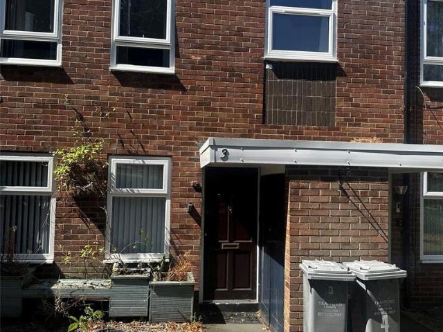 Brentwood, Oakfield, Sale, Greater. 1 bed flat to rent £995 pcm £230 pw