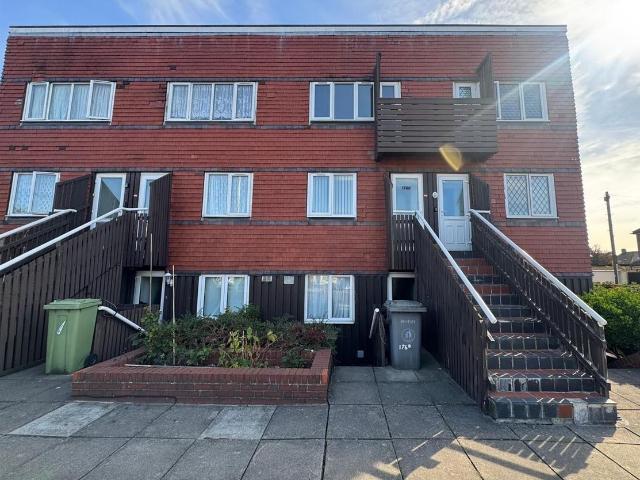Brentwood Road, Romford RM1, 2 bed flat to rent, £1,600 pcm | PrimeLocation