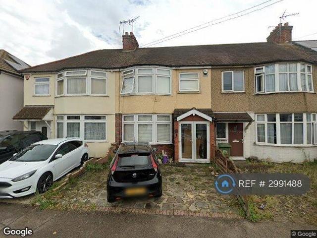 Brentwood Road, Romford, RM2 3 bed detached house to rent £2,900 pcm £669 pw