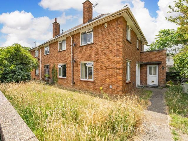 Brereton Close, Norwich 3 bed flat to rent £1,425 pcm £329 pw