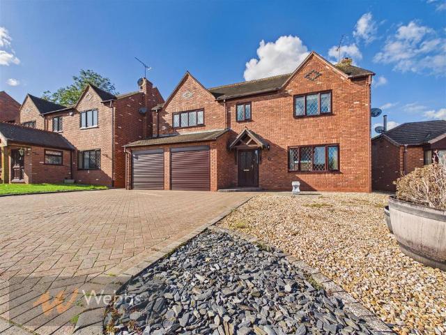Brereton Manor Court, Rugeley WS15 4 bed detached house to rent £2,000 pcm £462 pw