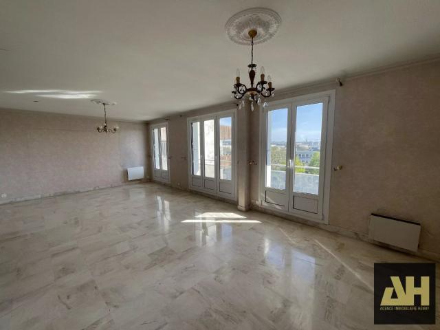 BREST LA CROIX ROUGE APPARTEMENT T4 DE 90 m² GARAGE ASCENS