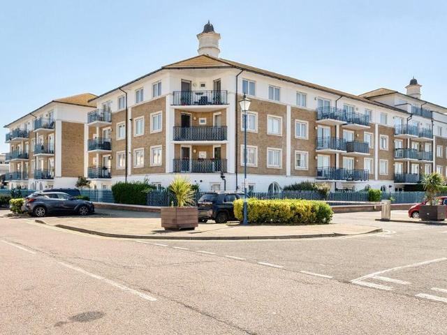 Britannia Court, The Strand, BN2 2 bed flat to rent £1,600 pcm £369 pw