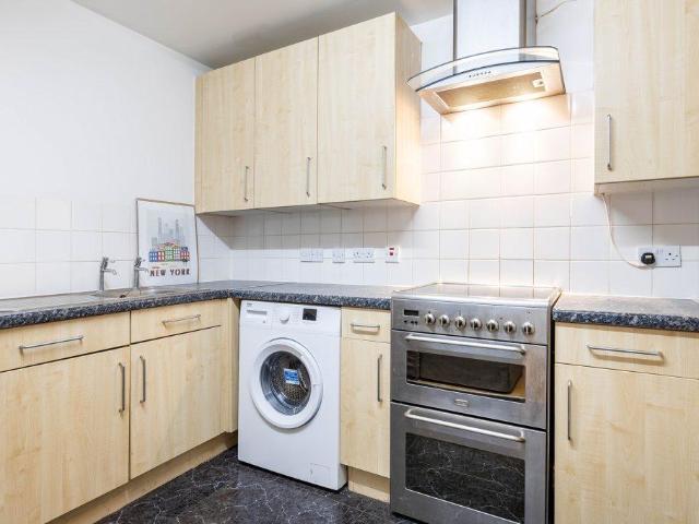 Britannia Street, London WC1X 2 bed flat to rent £2,400 pcm £554 pw