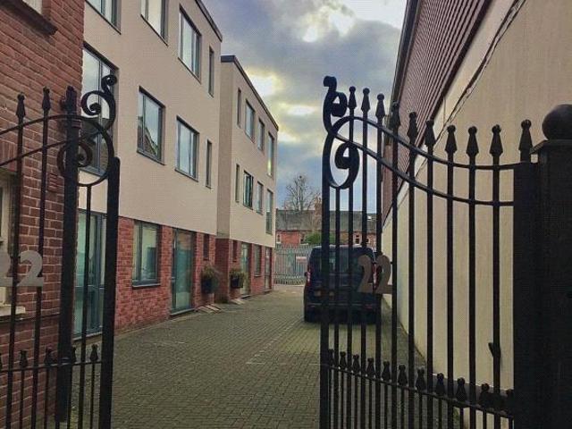 Britannia Place, Henley on Thames. 2 bed flat to rent £1,575 pcm £363 pw