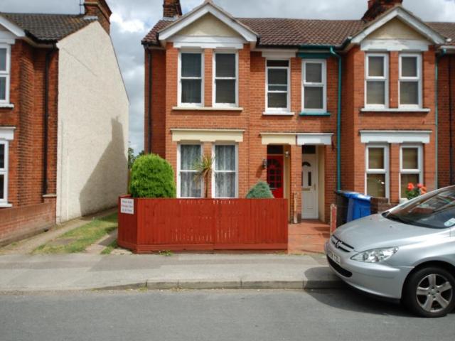 Britannia Road, Ipswich IP4 3 bed terraced house to rent £1,195 pcm £276 pw