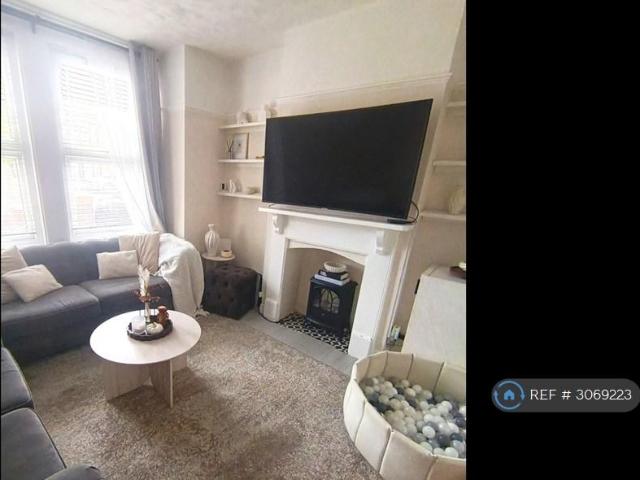 Britannia Road, Ipswich, IP4 3 bed semi detached house to rent £1,390 pcm £321 pw
