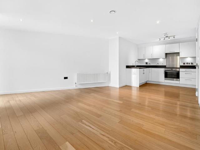 Britannia Walk, Islington, London, N1 2 bed apartment to rent £3,500 pcm £808 pw