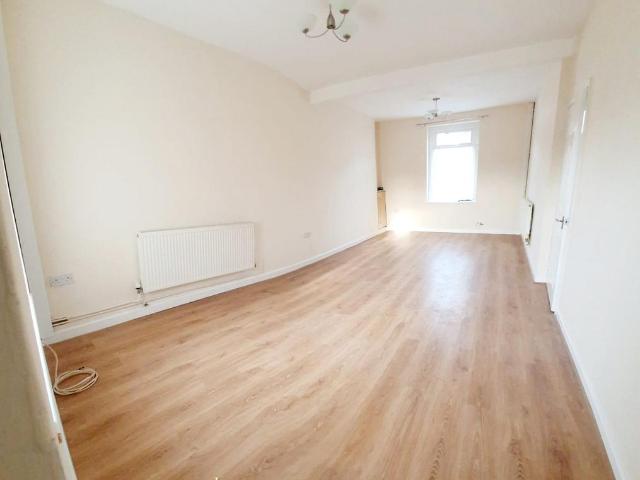Briton Ferry, Neath SA11 2 bed terraced house to rent £800 pcm £185 pw