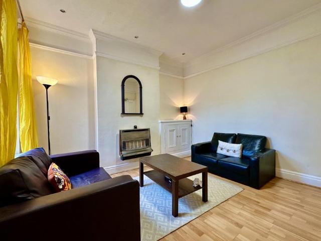 Briton Street, Leicester LE3 3 bed house to rent £1,300 pcm £300 pw