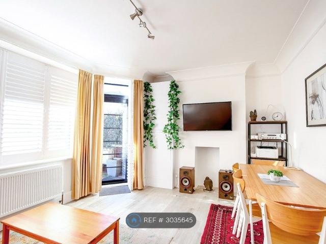 Brittany Court, Hove BN3, 2 bed flat to rent, £1,650 pcm | PrimeLocation