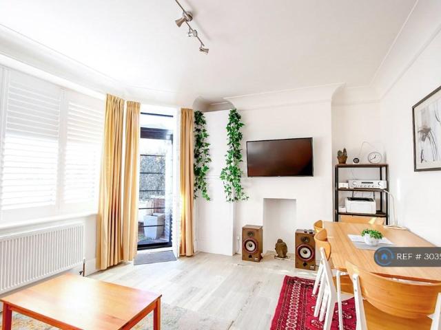 Brittany Court, Hove, BN3 2 bed flat to rent £1,750 pcm £404 pw