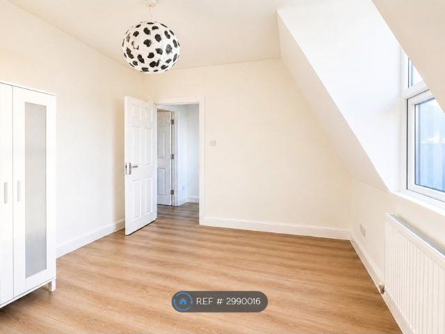 Brixton Hill, London SW2, 4 bed flat to rent, £3,500 pcm | PrimeLocation