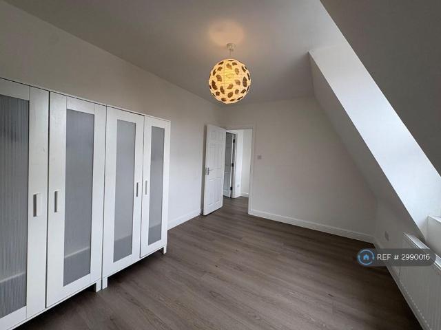 Brixton Hill, London, SW2 4 bed flat to rent £3,000 pcm £692 pw