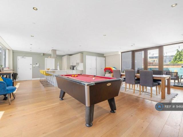Brixton Hill, London, SW2 3 bed flat to rent £3,950 pcm £912 pw