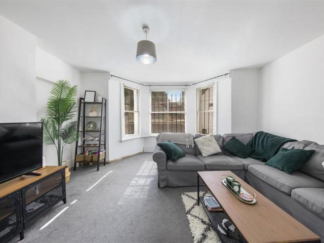 Brixton Hill, SW2 1 bed flat to rent £1,880 pcm £434 pw
