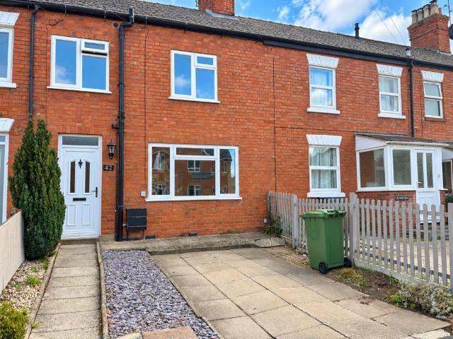 Briar Close, Evesham 3 bed semi detached house to rent £950 pcm £219 pw