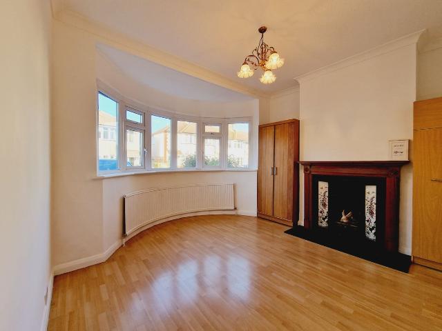 Briarbank Road, West Ealing W13, 1 bed detached bungalow to rent, £3,400 pcm | PrimeLocation