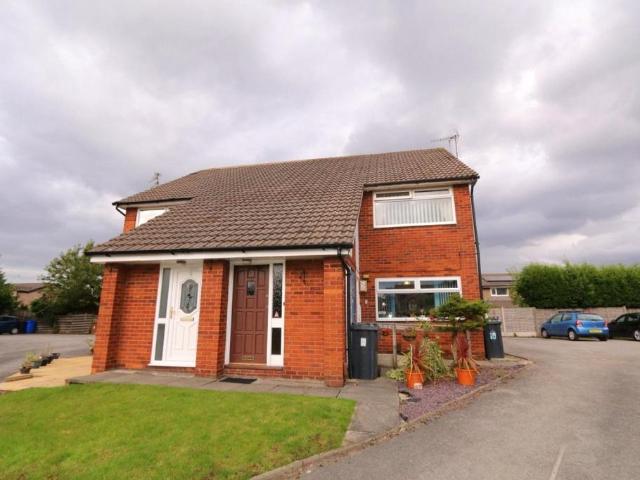 Briardene, Manchester M34 2 bed flat to rent £900 pcm £208 pw