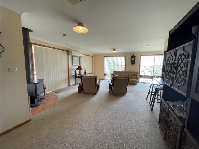 Brick 4 bedroom family home!
