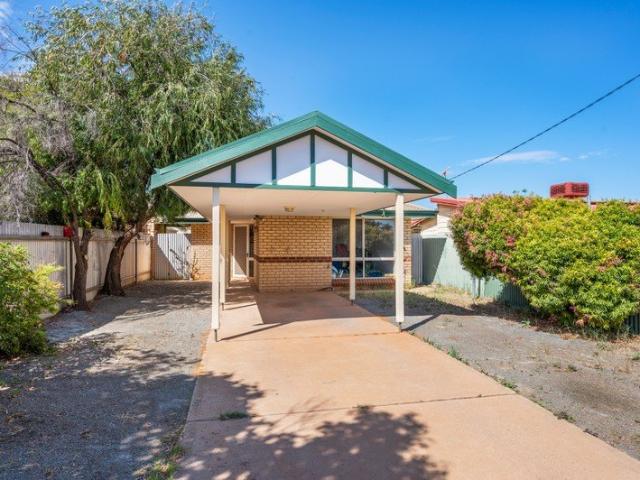 Brick 3 Bedroom Home with Modern Finishes & The Bonus Of A 6m x 3m Shed!