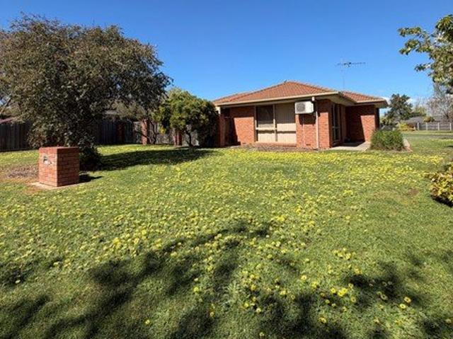 Brick 3 Bedroom Home in Sale
