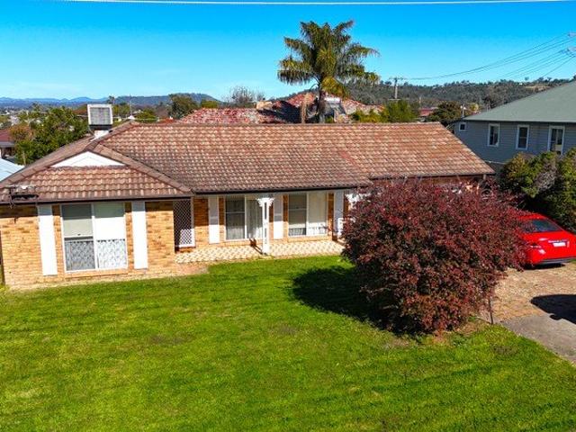 BRICK & TILE IN IDEAL LOCATION