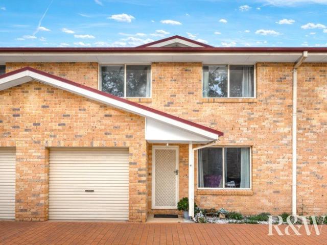 Brick Townhouse in Sought After South Rooty Hill Walk to Train Station & Shops