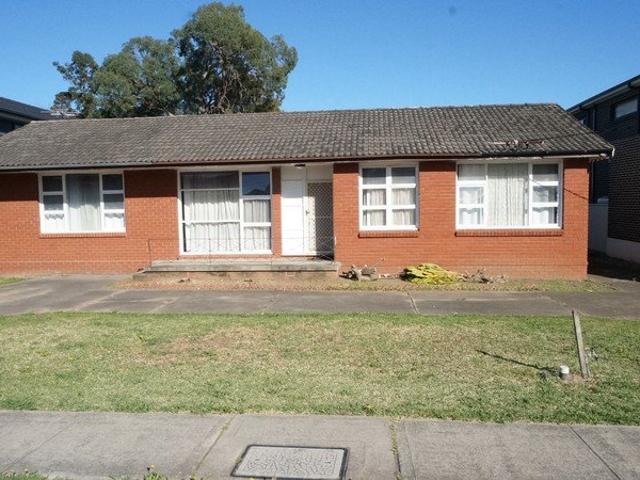 BRICK VENEER HOUSE FOR BIG FAMILY