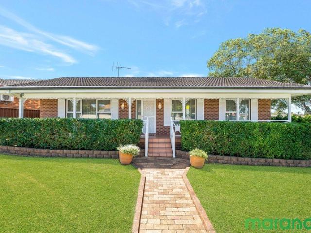 BRICK BEAUTY IS SPOTLESS THROUGHOUT AND PERFECTLY POSITIONED!