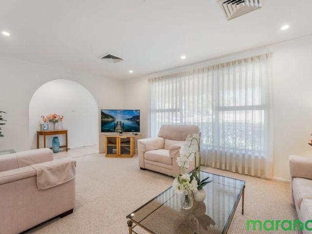 BRICK BEAUTY IS SPOTLESS THROUGHOUT AND PERFECTLY POSITIONED!